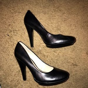 Nine West black pumps